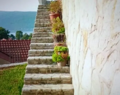 Kuća 60 m² sa terasom i pogledom na more – Zelenika, Herceg Novi