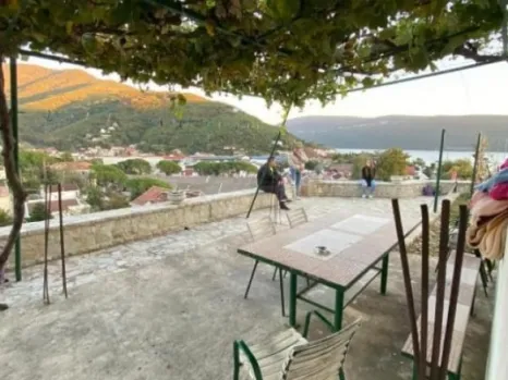 Kuća 60 m² sa terasom i pogledom na more – Zelenika, Herceg Novi