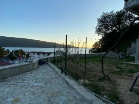Kuća 60 m² sa terasom i pogledom na more – Zelenika, Herceg Novi