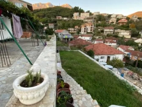 Kuća 60 m² sa terasom i pogledom na more – Zelenika, Herceg Novi