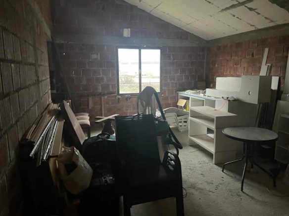 Kuća 400 m² na placu od 3000 m² sa garažom – Dajbabe, Podgorica