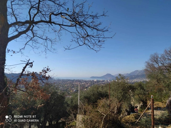 Plac 812 m² sa dva pristupa i strujom pored placa – Bar