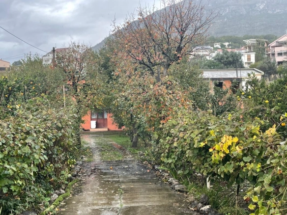 Kuća 500 m² na placu od 3000 m² sa voćnjakom – Bar