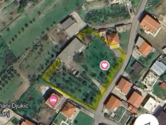 Kuća 500 m² na placu od 3000 m² sa voćnjakom – Bar
