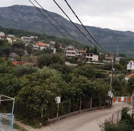 Kuća 500 m² na placu od 3000 m² sa voćnjakom – Bar