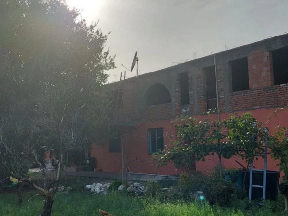 Kuća 500 m² na placu od 3000 m² sa voćnjakom – Bar