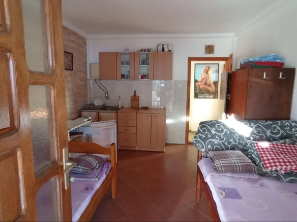 Kuća 210 m² sa šest garsonjera za izdavanje – Sutomore, Bar