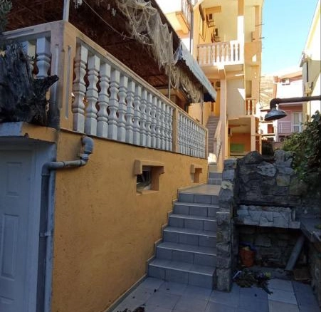 Kuća 210 m² sa šest garsonjera za izdavanje – Sutomore, Bar