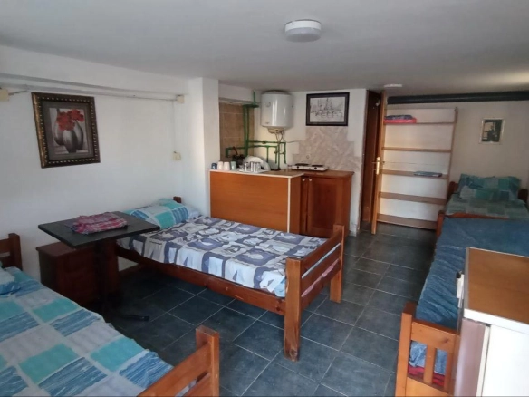 Kuća 210 m² sa šest garsonjera za izdavanje – Sutomore, Bar