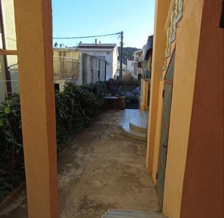 Kuća 210 m² sa šest garsonjera za izdavanje – Sutomore, Bar