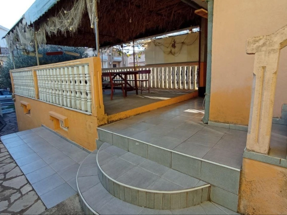 Kuća 210 m² sa šest garsonjera za izdavanje – Sutomore, Bar