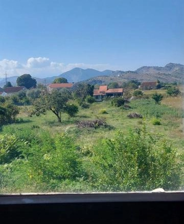 Kuća 200 m² na placu od 3600 m² sa voćnjakom – Golubovci, Podgorica