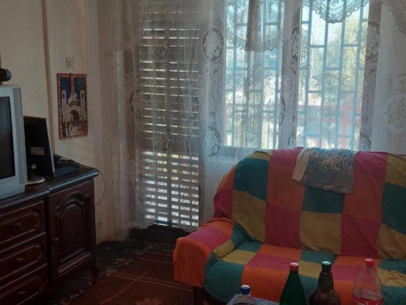 Kuća 200 m² na placu od 3600 m² sa voćnjakom – Golubovci, Podgorica