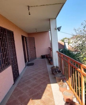 Kuća 200 m² na placu od 3600 m² sa voćnjakom – Golubovci, Podgorica