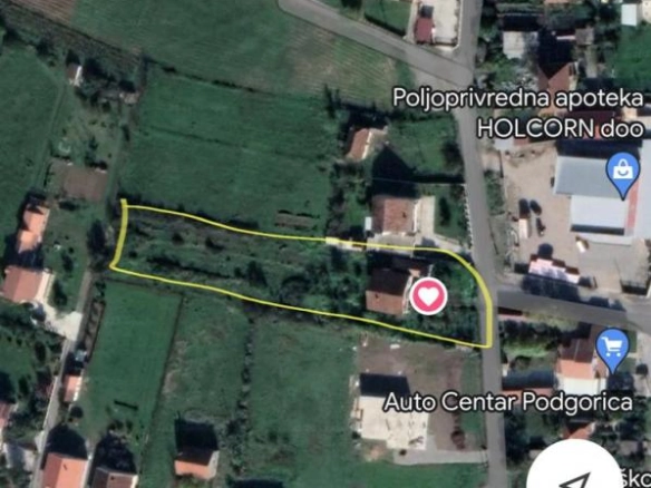 Kuća 200 m² na placu od 3600 m² sa voćnjakom – Golubovci, Podgorica