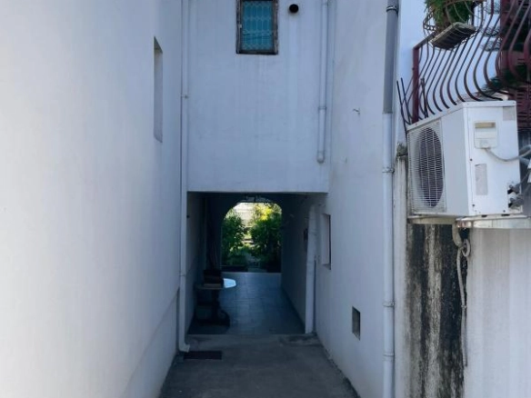 Dvije kuće 550 m² na placu od 1385 m² uz Moraču – Podgorica