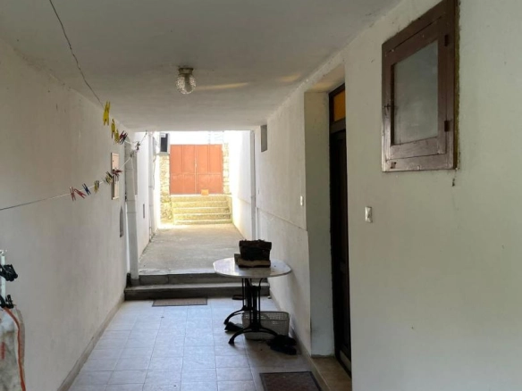 Dvije kuće 550 m² na placu od 1385 m² uz Moraču – Podgorica