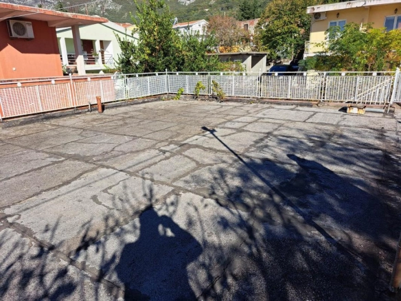 Kuća 119 m² na placu od 230 m², potrebna adaptacija – Sutomore, Bar