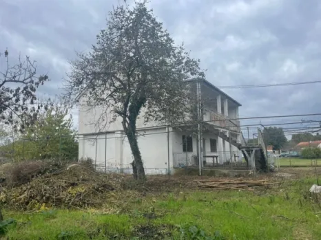 Kuća 220 m² na placu od 7000 m² sa voćnjakom – Golubovci, Podgorica