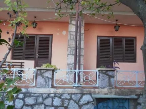 Kuća 94 m² sa dvorištem i parkingom – Sutomore, Bar