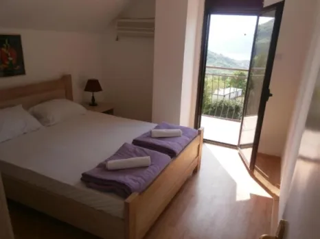 Kuća 100 m² sa bazenom i roštiljem – Mojdež, Herceg Novi