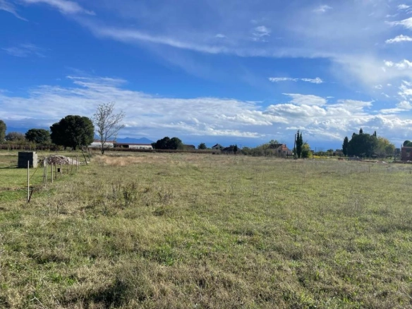 Plac 5400 m² pravougaonog oblika kod aerodroma – Golubovci, Podgorica