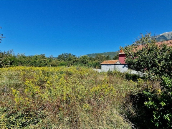 Plac 1353 m² urbanizovan, sa pogledom na planine – Tivat