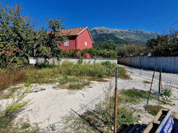 Plac 1353 m² urbanizovan, sa pogledom na planine – Tivat