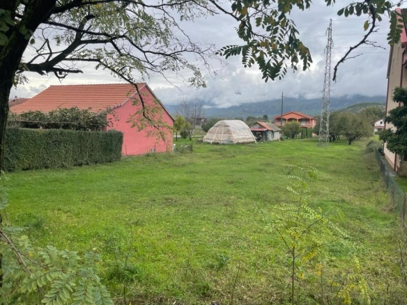 Plac 5150 m² pravougaonog oblika uz stari put za Danilovgrad – Velje Brdo, Podgorica
