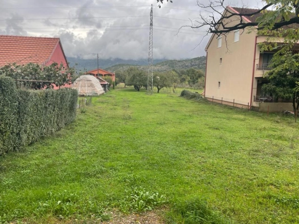Plac 5150 m² pravougaonog oblika uz stari put za Danilovgrad – Velje Brdo, Podgorica