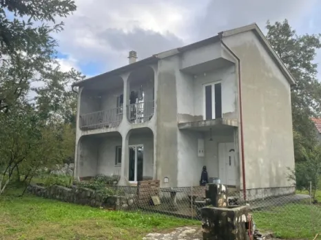 Kuća sa placom u Novom Selu