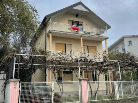 Kuća sa placom u naselju Gorica C