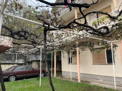 Kuća 212 m² na placu od 370 m² sa četiri terase – Gorica C, Podgorica
