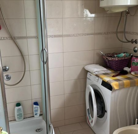 Kuća 600 m² na placu od 1600 m² sa radionicama i kafićima – Golubovci, Podgorica