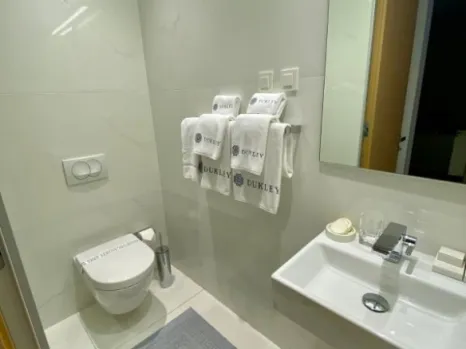 Dvosoban stan 107 m² na prvoj liniji do mora – Dukley Gardens, Budva