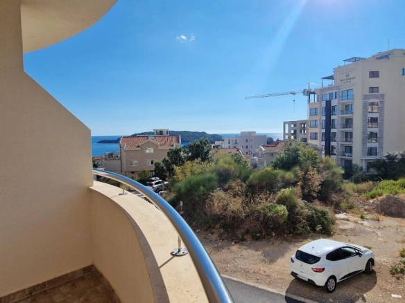 Jednosoban stan 45 m² u novom kompleksu sa bazenom – Bečići, Budva