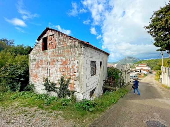 Plac 125 m² sa starom kućom i pogledom na more – Sutomore, Bar
