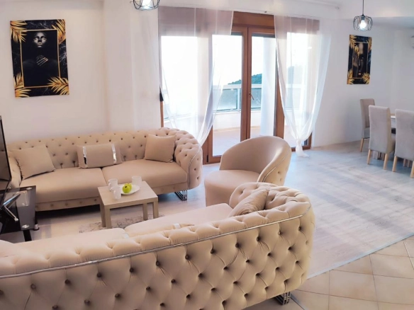 Dvosoban stan 102 m² sa pogledom na more i bazenom – Dobra Voda, Bar
