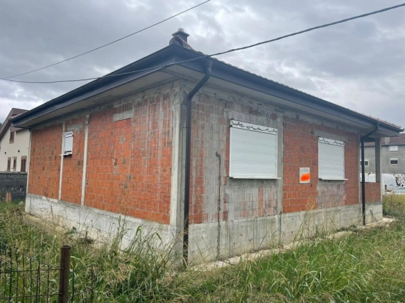 Kuća 155 m² na placu od 400 m² sa useljivom gradnjom iz 2022. – Masline, Podgorica