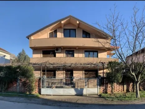 Kuća na placu u naselju Doliani