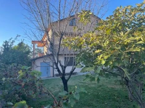 Kuća 360 m² na placu od 564 m² sa tri sprata – Doliani, Podgorica