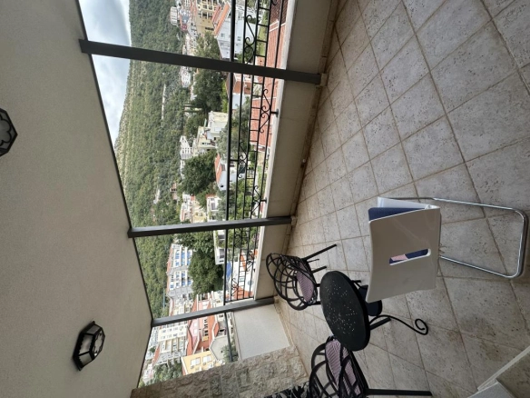 Trosoban stan 366 m² sa panoramskim pogledom na more – Petrovac, Budva