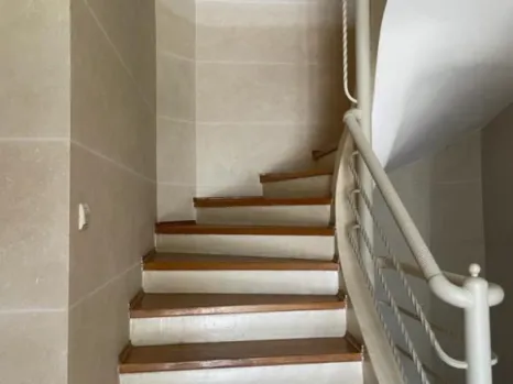 Kuća 254 m² na placu od 960 m² sa garažom – Tološi, Podgorica