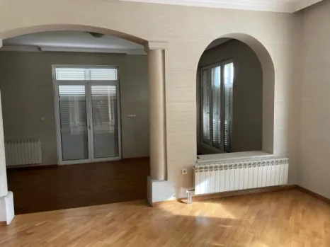 Kuća 254 m² na placu od 960 m² sa garažom – Tološi, Podgorica