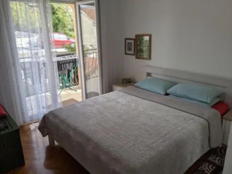 Kuća 152 m² na placu od 358 m² sa zasebnom garsonjerom – Igalo, Herceg Novi