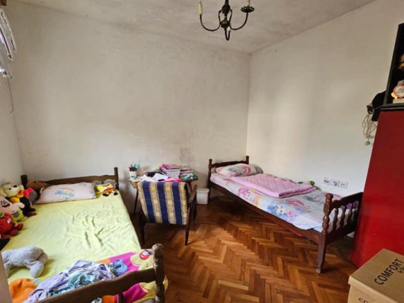 Kuća 90 m² na placu od 725 m² sa pomoćnim objektima – Zelenika, Herceg Novi