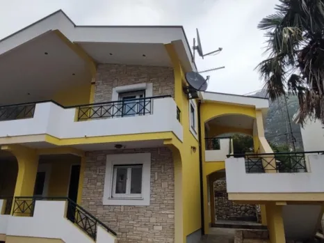 Kuća 200 m² sa dva stana i pogledom na planinu Hai Nehai – Sutomore, Bar