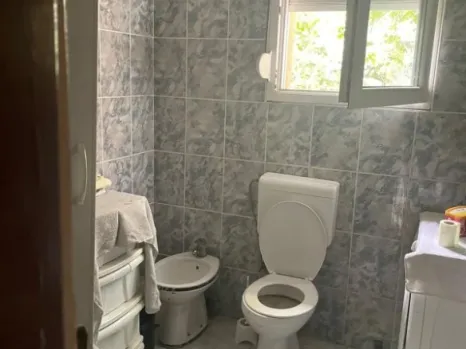 Dvije kuće 140 m² i 60 m² na placu od 2850 m² – Gornja Gorica, Podgorica