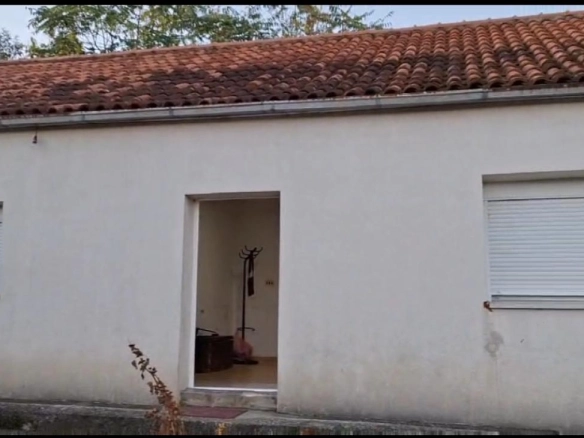 Kuća 100 m² na placu od 1381 m² sa velikim dvorištem – Podgorica