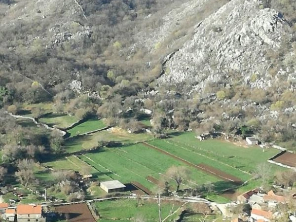 Nedovršena kuća 100 m² na placu od 500 m² – Kruševice, Herceg Novi